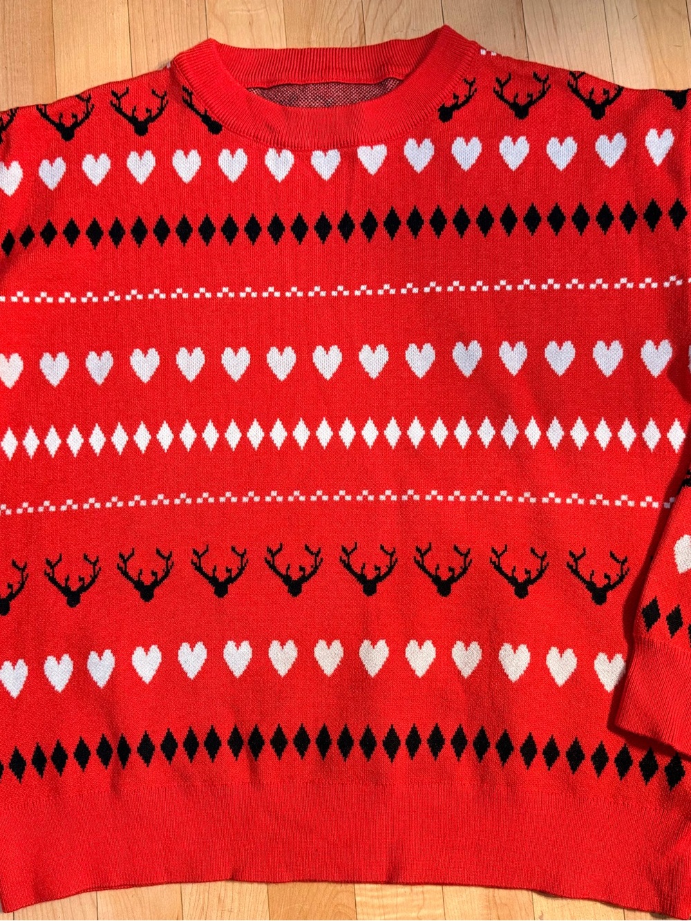 Women  Red Holiday Reindeer Heart sueter